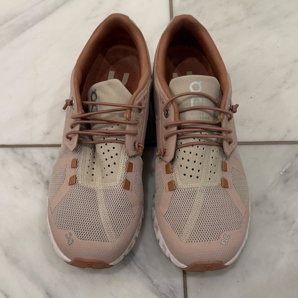 ON RUNNING WOMEN'S CLOUD, ROSE/SAND - Picture 2 of 6